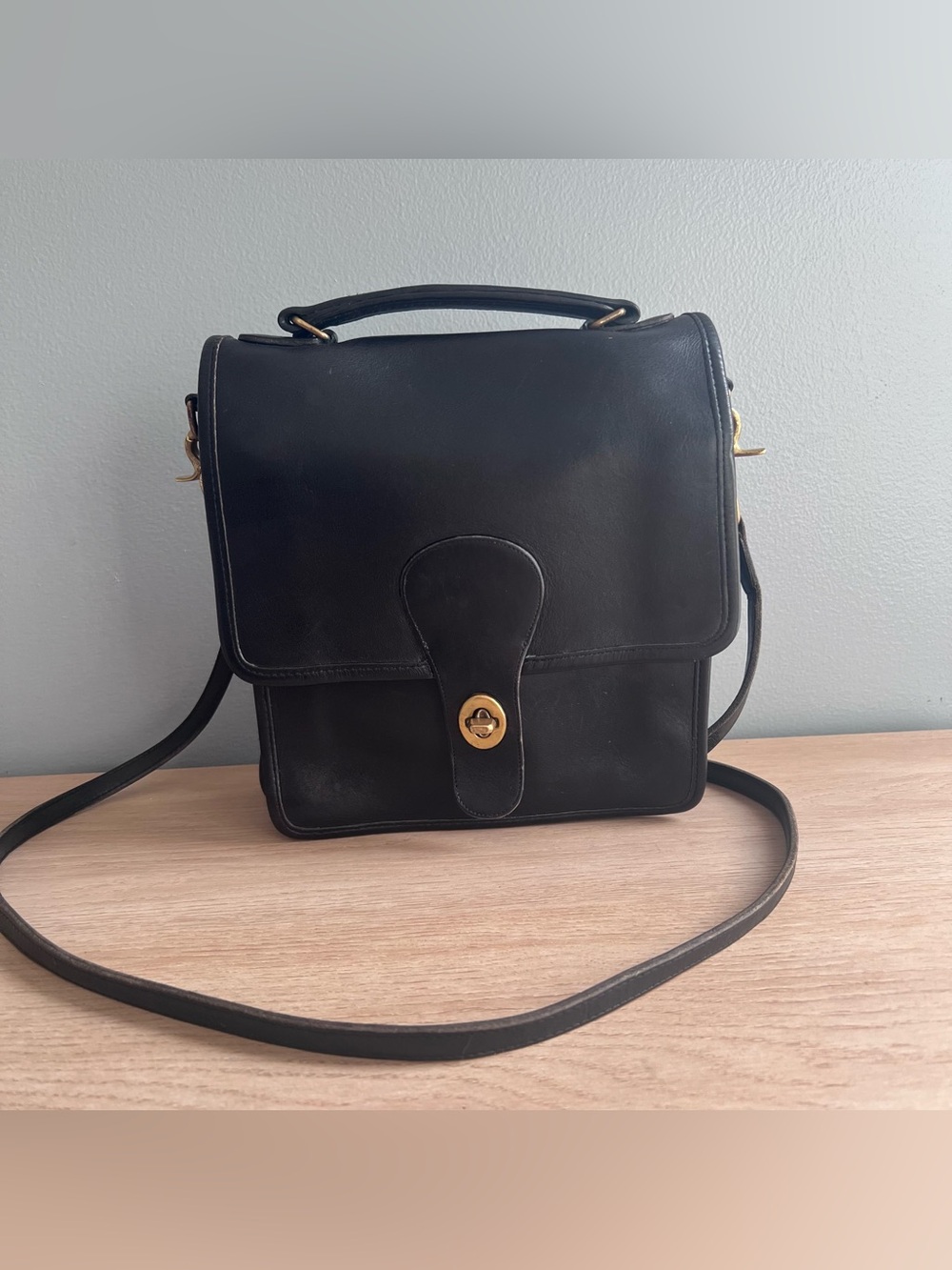 Vintage Coach Station Crossbody Bag in Black - Picture 1 of 7